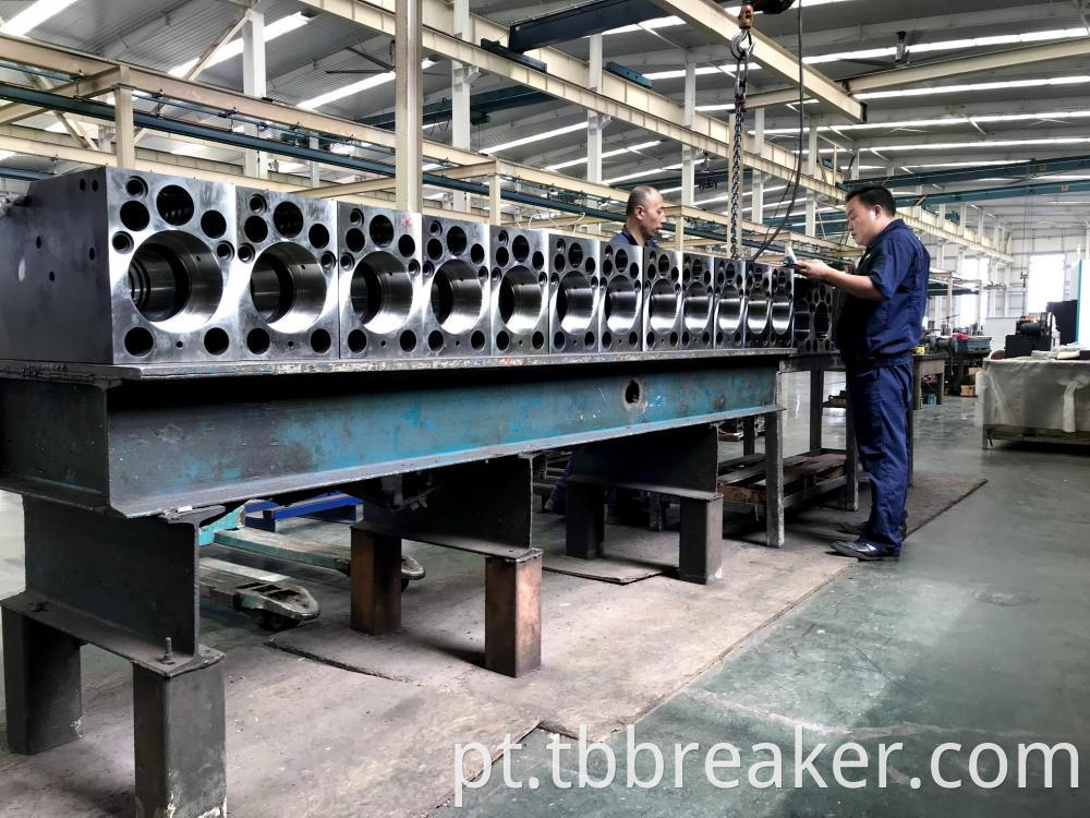 Breaker Cylinders Measuring